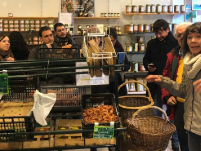 L'Ateneu Cooperatiu de la Catalunya central ha realitzat una sortida al sud de França per conèixer sobre el terreny diferents experiències en els àmbits de l'agroecologia i la sobirania alimentària, dos dels eixos entorn dels quals treballa l'Ateneu.