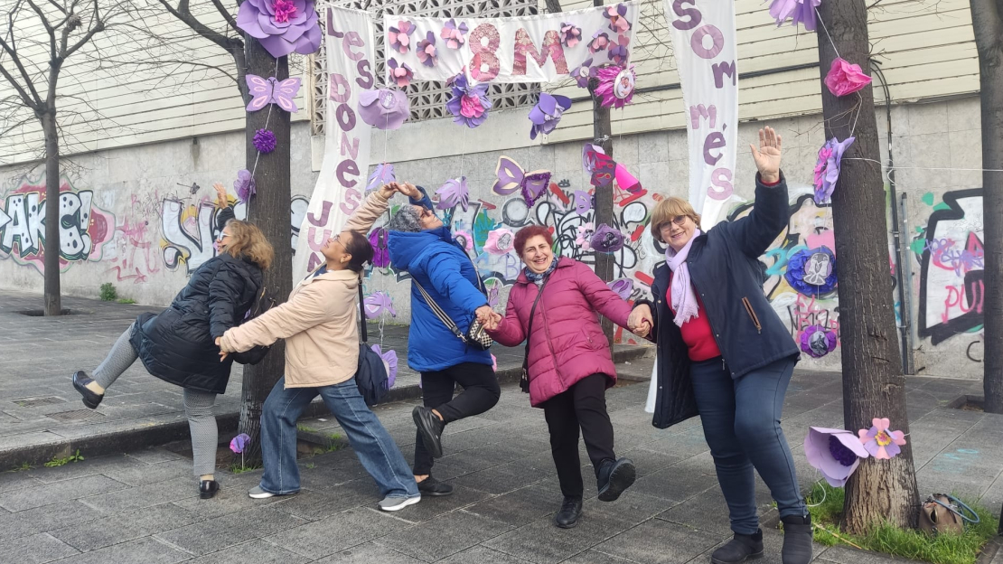 El grup de dones creatives de Les Torres impulsa accions d'artivisme