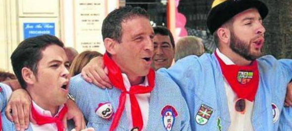 Ibon Navarro, entrenador vitorià de l'ICL Manresa, celebrant la festa de la Virgen Blanca