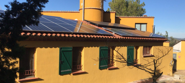 L’entesa entre 4 cooperatives fa possible la creació d’una instal·lació fotovoltaica autònoma, al Centre d’acollida l’Illot Gran. L’entesa entre 4 cooperatives fa possible la creació d’una instal·lació fotovoltaica autònoma, al Centre d’acollida l’Illot Gran.
