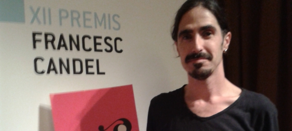 Hugo Marza recollint el premi pel programa que impulsa a l'Ajuntament de l'Hospitalet Hugo Marza recollint el premi pel programa que impulsa a l'Ajuntament de l'Hospitalet
